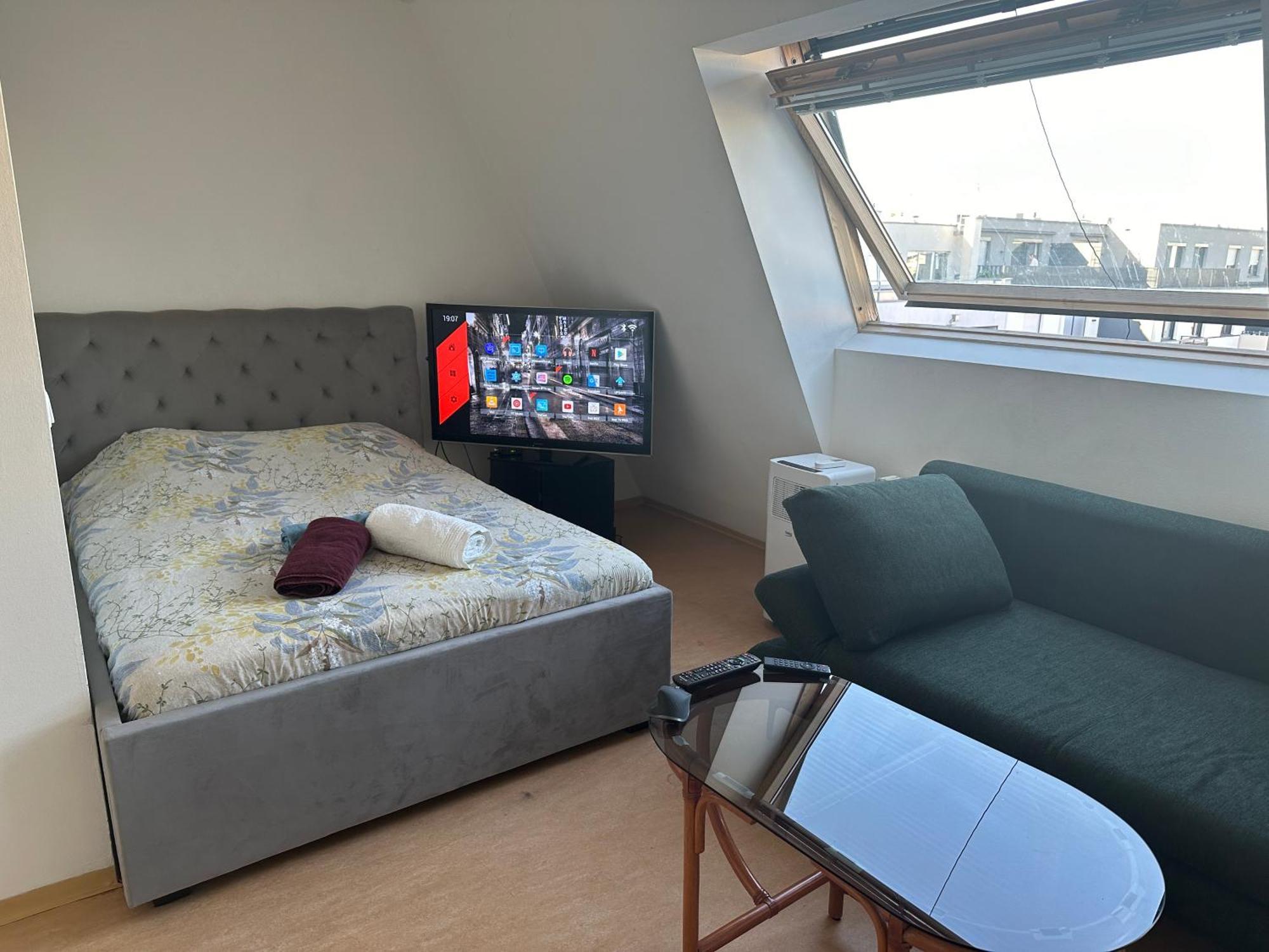 Cozy Bright Penthouse Close To U1 And U6 Metros Vídeň Exteriér fotografie