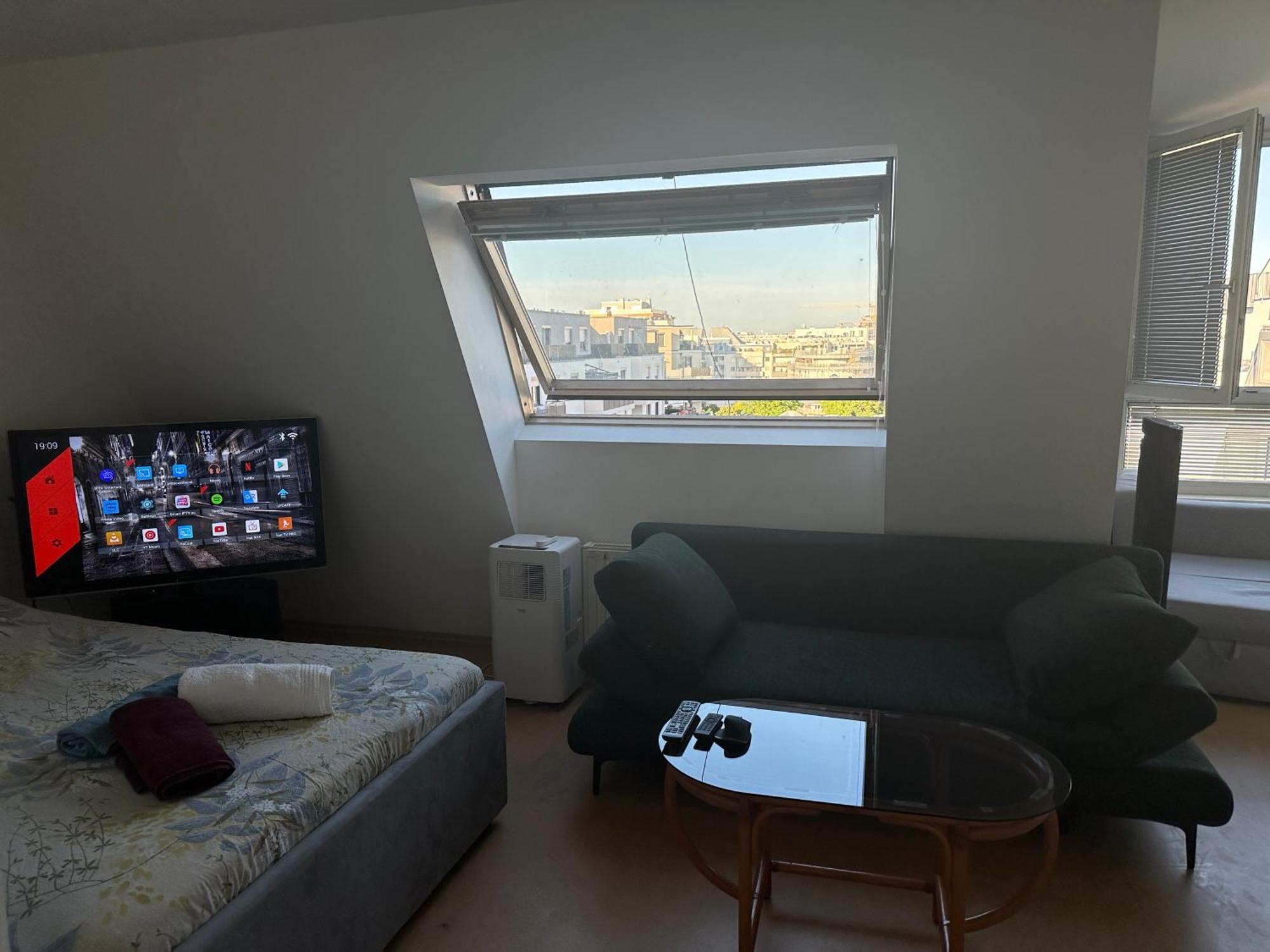 Cozy Bright Penthouse Close To U1 And U6 Metros Vídeň Exteriér fotografie