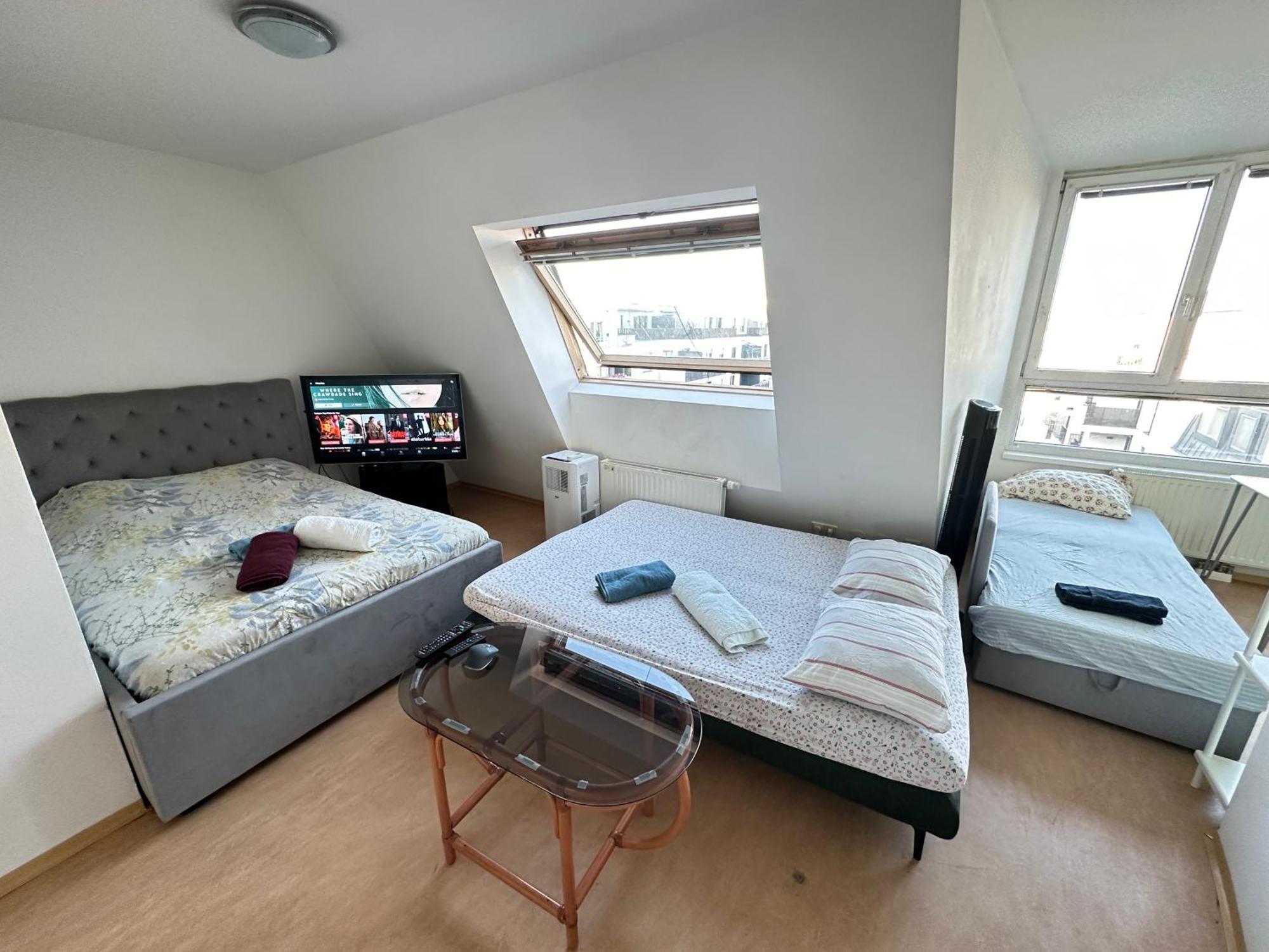 Cozy Bright Penthouse Close To U1 And U6 Metros Vídeň Exteriér fotografie